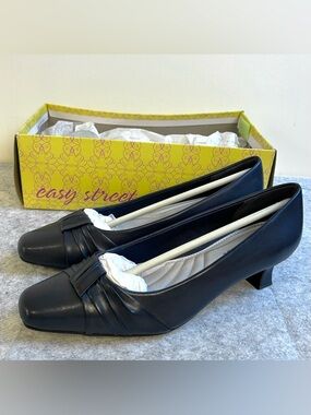 New Easy Street Waive Women's Dress Pumps Shoes / Navy Blue /  8 Wide